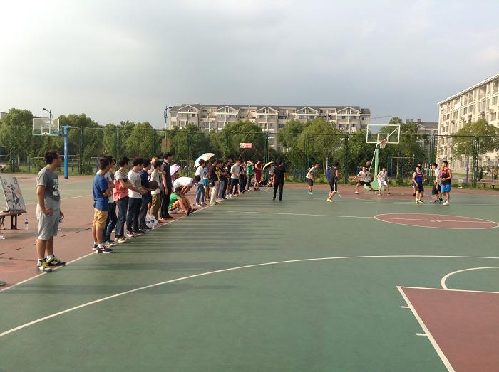【理学院】张扬青春风采，以球促进交流——理学院新老生篮球赛顺利举行