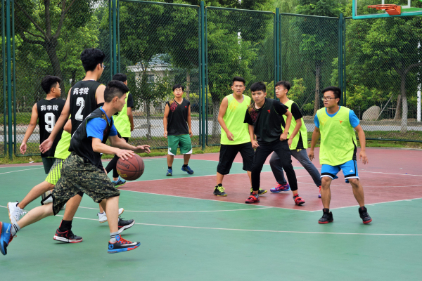 【药学院】激情四射 谁与争锋——记江南大学药学院迎新生篮球友谊赛圆满落幕