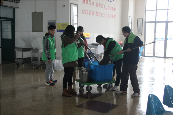 【化工学院】食堂送温暖 馨香满校园——记化工学院为食堂后勤送温暖活动