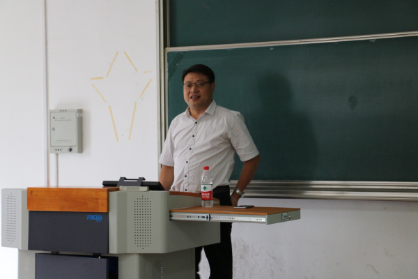 【药学院】专业直通车，广阔制药路——记药学院2015级新生专业教育顺利进行