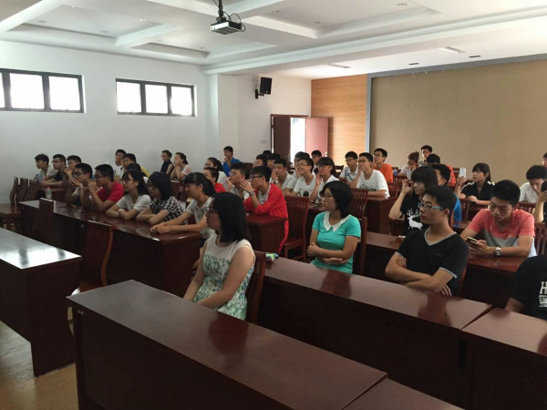 【物联网学院】阅兵仪式气势威武，物联学子圆梦中华——物联网学院举行爱国主义相关活动