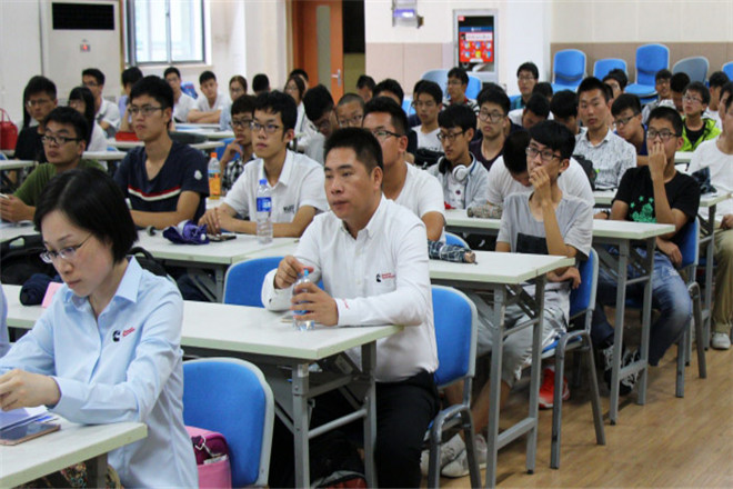 【机械学院】壮志凌云，行者无疆 ---2016年无锡康明斯公司招聘宣讲会暨康明斯林博士奖学金颁奖典礼圆满结束