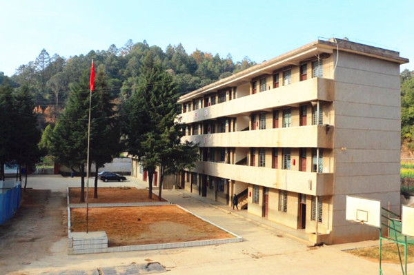江南大学第十六届研究生支教团成员走访云南龙潭小学