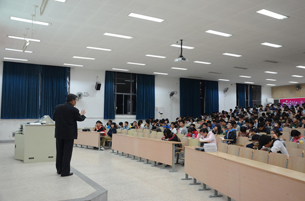 【物联网工程学院】新生转型教育之心理讲座成功开讲