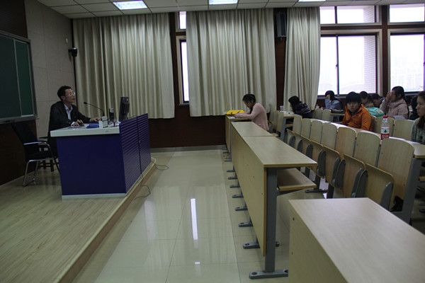 【人文学院】直面道德挑战 展现党员风采——人文学院大学生学术道德建设与读书治学讲座成功举行