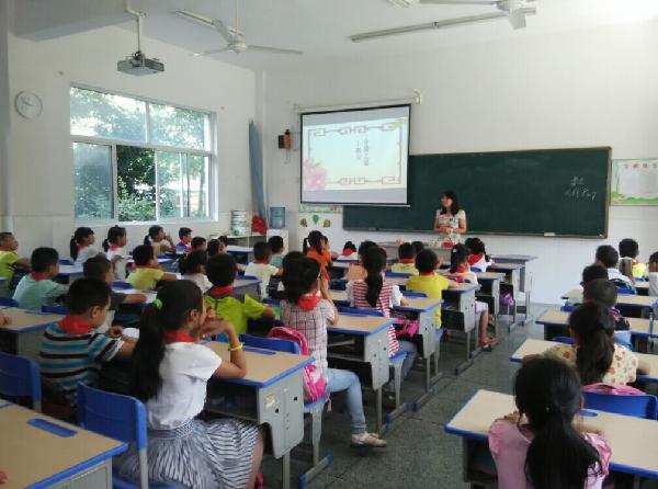 【机械学院】江大机械学子携手康明斯走进锡梅小学