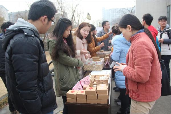 【化工学院】爱心传递真情，馨香长存心中       ——记化工学院爱心义卖活动