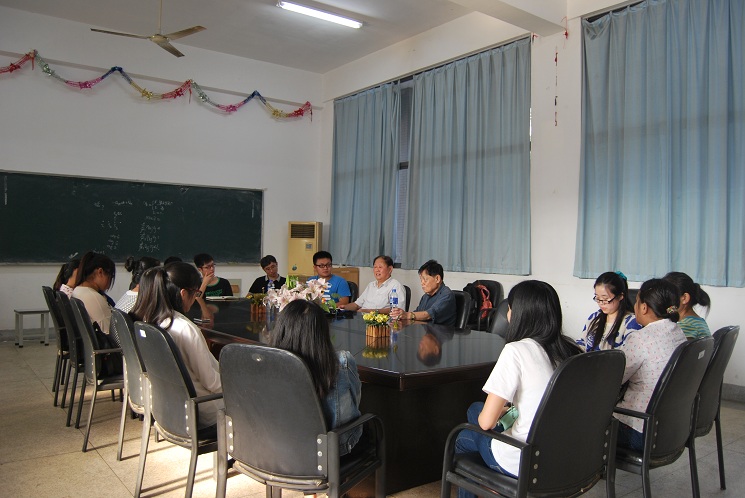【理学院】师生交谈互学互助，党团建设共促共进 ——理学院召开2011级学生党团共建座谈会