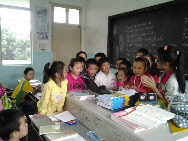 【法学院】法学院青年志愿者再赴滨城小学支教