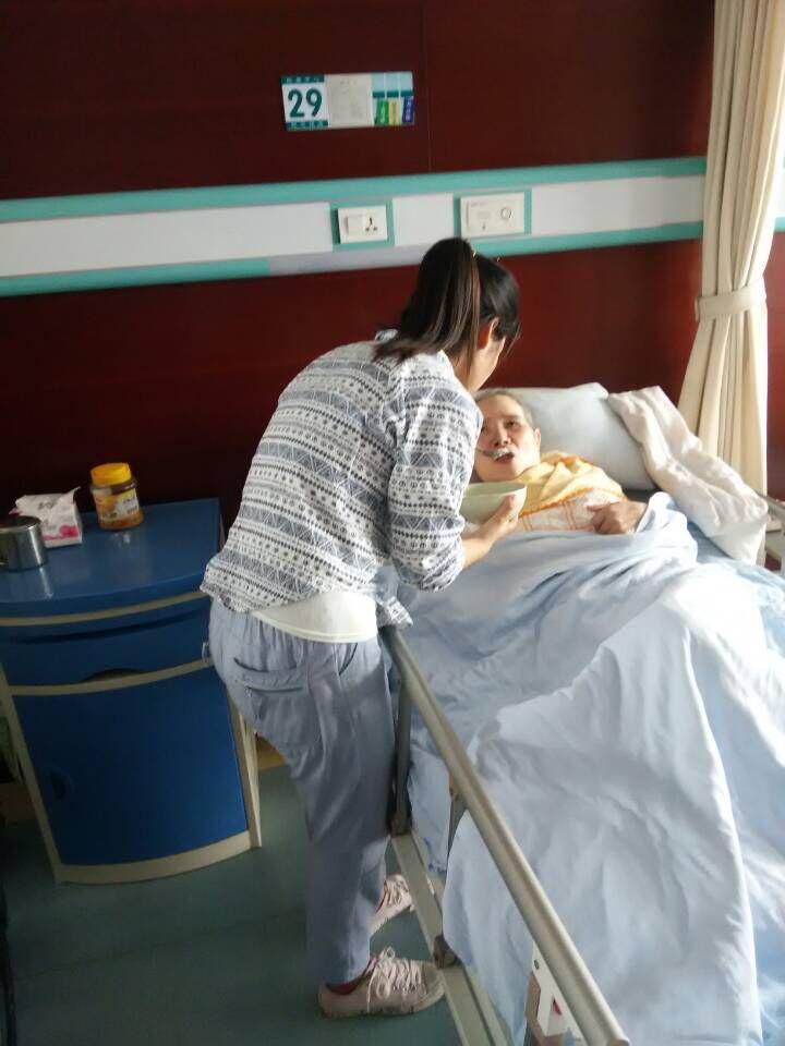 【医学院】花开温暖杏林  关爱呵护生命 ——记医学院“唯医Five”服务团 