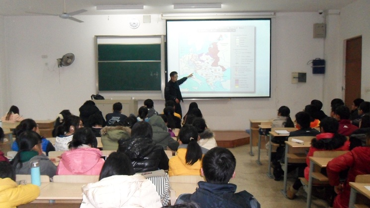 【理学院】拓宽国际视野，紧随时势步伐——校宣传部荀峥老师为理、药学院讲授形势政策课