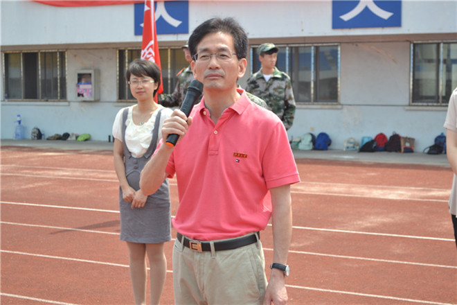 【商学院】商学院举行2015年学生军训慰问活动