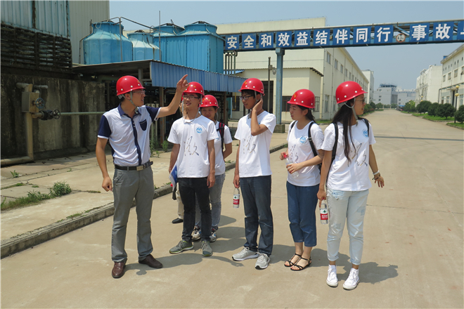 【商学院】关注小微企业发展，点亮高新科技之光 ——商学院暑期社会实践“微政之光?积微成著”团队走进安庆