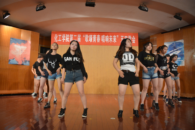 【化工学院】   传承五四精神，唱响青春之歌 ——记化工学院第二届“歌颂青春，唱响未来”五四歌会