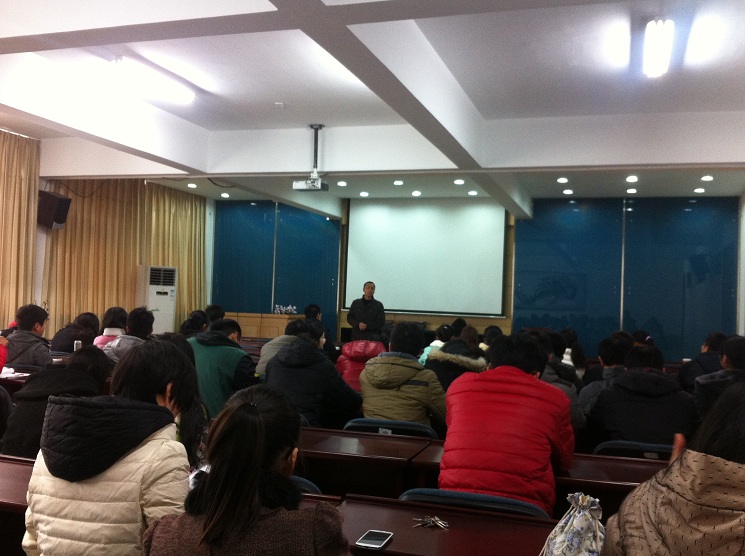 【理学院】加强自我管理 促进学风建设——理学院举行研究生“社会主义核心价值观”主题教交流活动