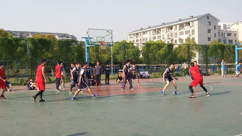 【环土学院】 汗洒球场，谁与争锋    ——记环土学院与数媒学院篮球赛