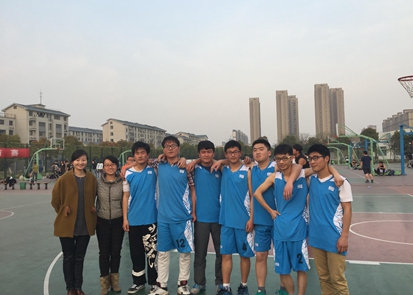 【医学院】赛场点缀青春 拼搏成就希望 ——记医学院VS外国语篮球比赛 