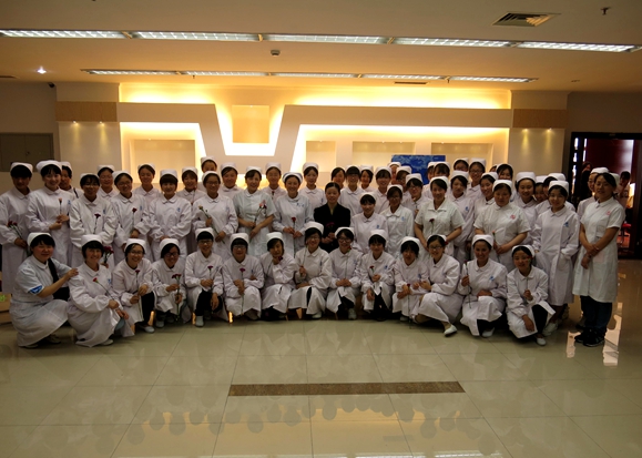 【医学院】誓言铭记心中，真情薪火相传 ——江南大学无锡医学院5·12国际护士节授帽仪式隆重举行 