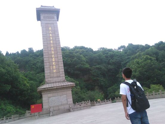 【理学院】为了忘却的纪念——记理学院研究生烈士陵园瞻仰活动
