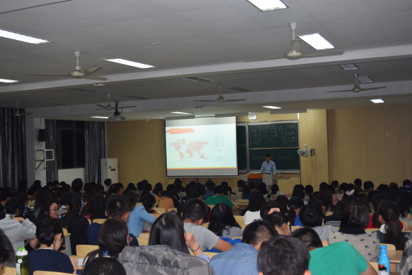 【药学院】班级评比展风采 推进建设创辉煌——药学院举行2015年学风建设推进会暨本科评估动员大会