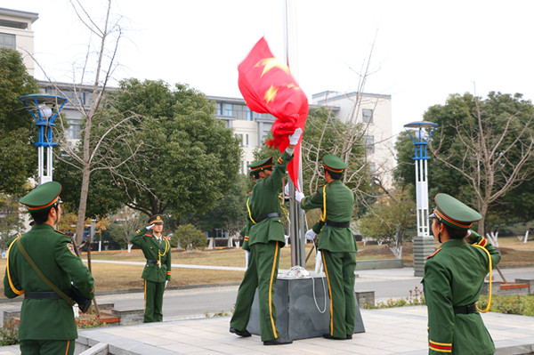 纪念青年先驱 共继爱国强音——记“12.9”学生爱国运动纪念日升旗仪式