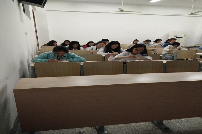 【法学院】法学院社工1501班开展“贴近心灵，珍爱生命”心理主题班会
