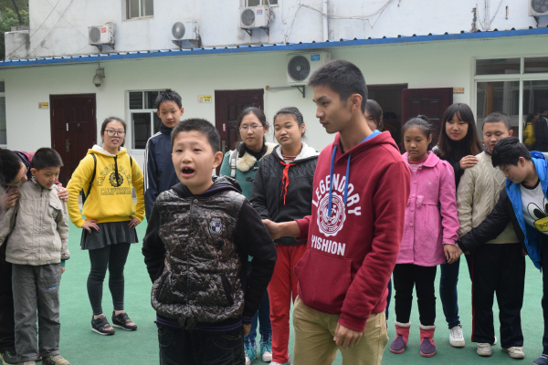 【药学院】心与手相牵，爱暖在培智