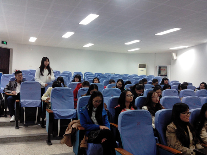 【外国语学院】点滴做起，助人为乐--记外国语学院道德大讲堂活动