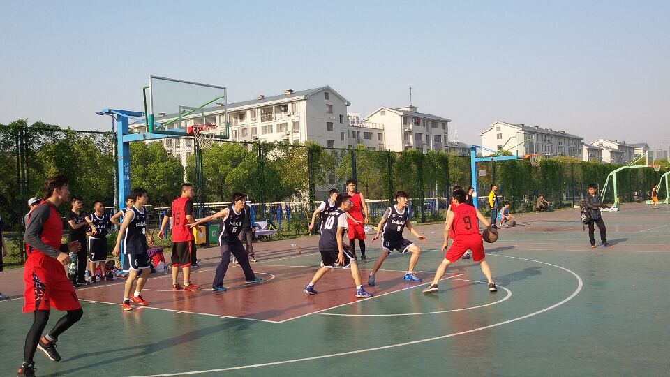 【环土学院】 汗洒球场，谁与争锋    ——记环土学院与数媒学院篮球赛