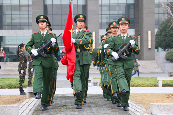 纪念青年先驱 共继爱国强音——记“12.9”学生爱国运动纪念日升旗仪式