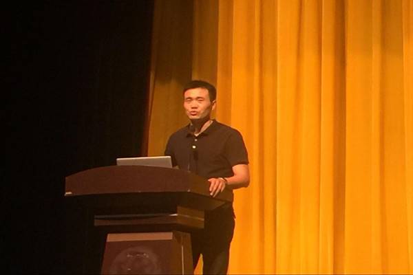 说明: 物联网工程学院分团委书记吴垚老师致辞