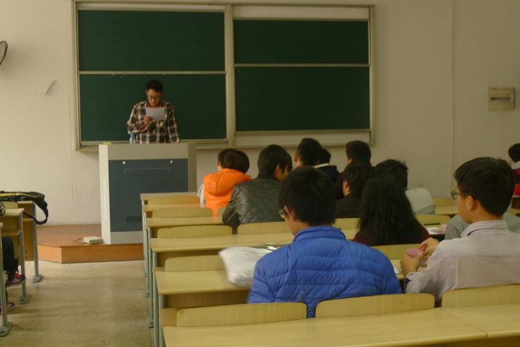 【理学院】纸牌承重，一决高下 ——理学院数理文化节复赛取得圆满成功