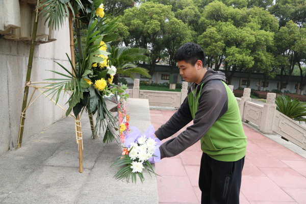 【物联网学院】传承爱国经典，祭奠烈士亡灵——物联网学院13、14级第二联合党支部党日活动