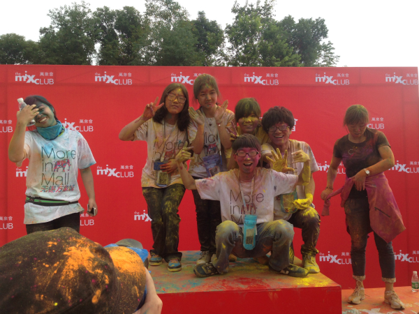 【药学院】与色彩同行，与快乐同伴——记药院学子参加color run 有感