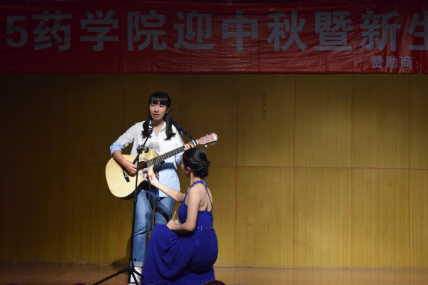 【药学院】中秋圆月清辉落 为梦扬帆始今朝——记药学院中秋暨2015级迎新起点晚会