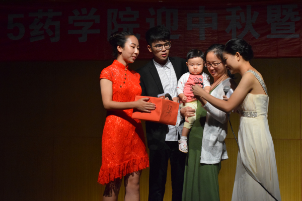 【药学院】中秋圆月清辉落 为梦扬帆始今朝——记药学院中秋暨2015级迎新起点晚会