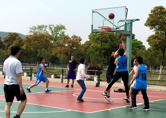 【医学院】师生零距离 赛场男儿风 ——记无锡医学院师生篮球友谊赛 