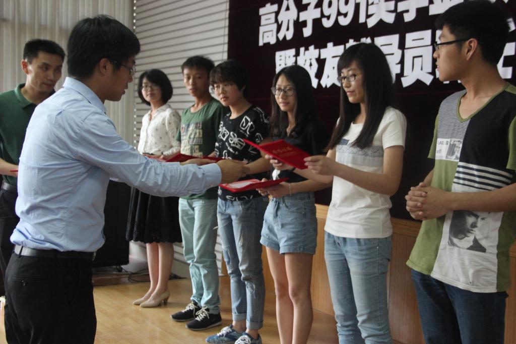 【化工学院】化工学院举行高分子991奖学金颁奖典礼暨校友辅导员聘任仪式