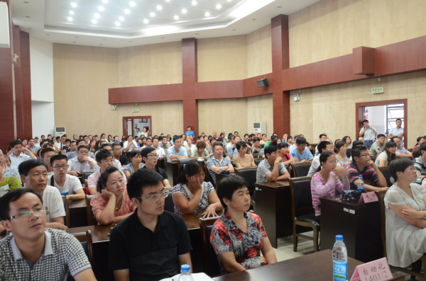【物联网学院】物联网学院2014级新生家长见面成功举行
