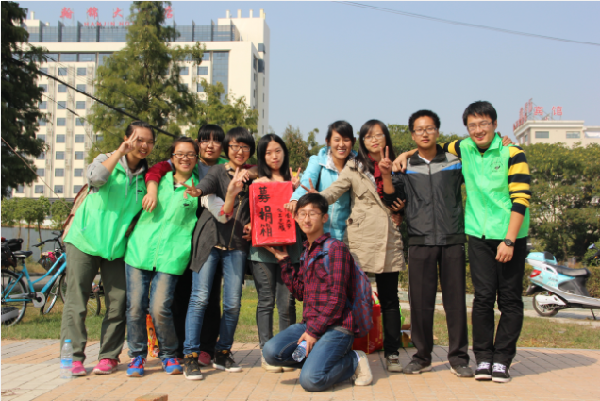 【化工学院】旧衣义卖  情暖社区