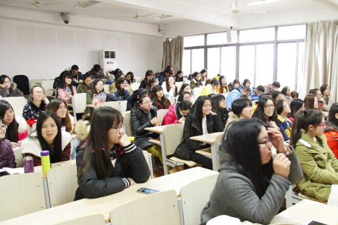 【外国语学院】三菱银行无锡分行行长与我院学生座谈