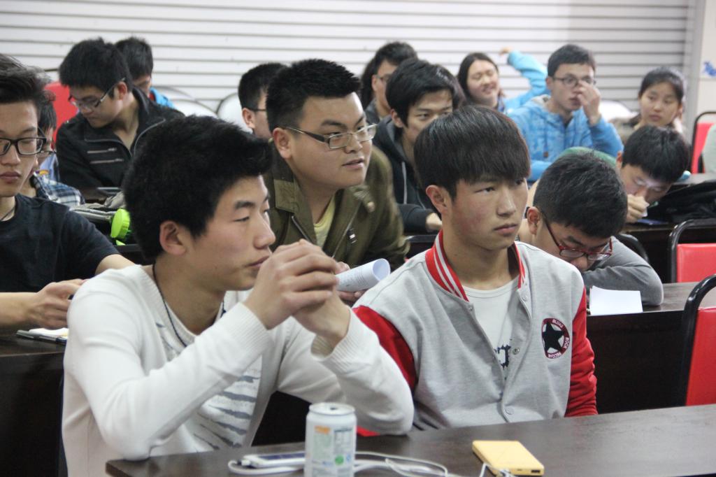 【化工学院】阅读有态度，等一个人书籍 ——记化工学院“亲近书香”主题活动之“化说”第一期