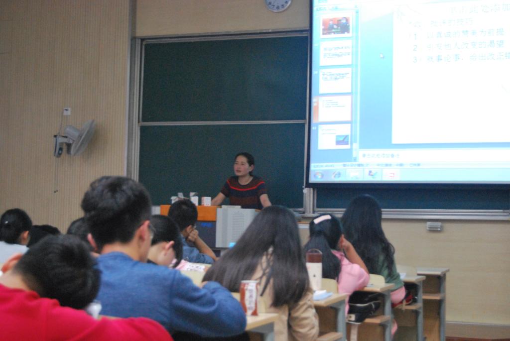 【理学院】快乐交往 幸福人生 ——我院为15级新生开展心理健康讲座