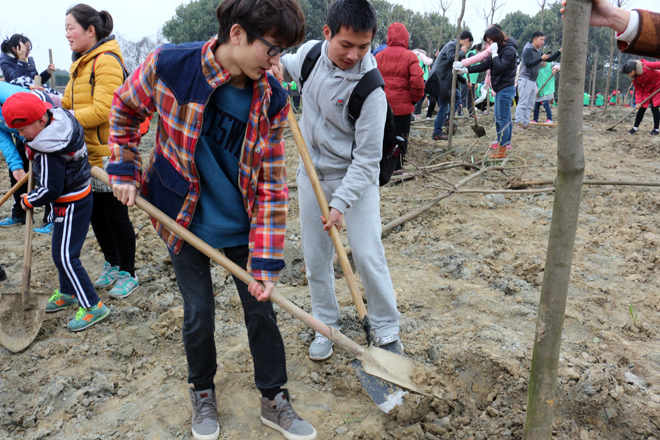 【化工学院】春风化雨植树忙，共为无锡添新绿 ——记化工学院惠山植树环保活动