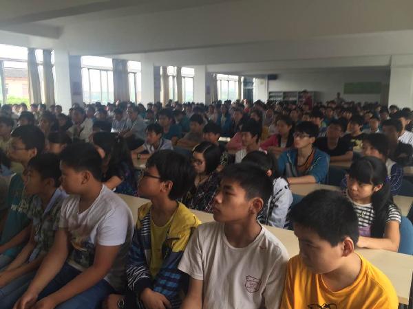 【机械学院】“四个全面”调研团携手无锡经济开发区关工委在中小学开展宣扬社会主义核心价值观讲座