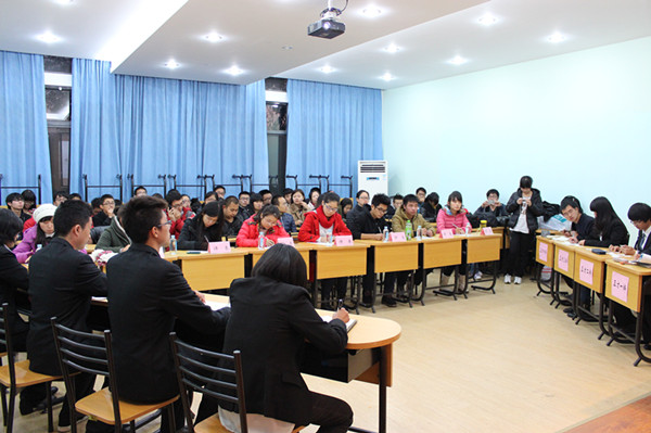 【物联网学院】凝聚青春正能量，诚信守法创和谐——记物联网工程学院主题教育辩论赛