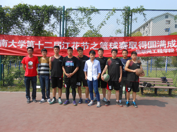 【物联网学院】篮球风采，尽在物联——“江花节”篮球赛半决赛顺利举行