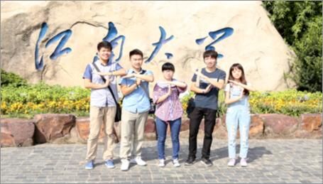 【设计学院】设计学院整合创新实验班“用户研究与产品定义”课程作业成果荣登“特斯拉”官网