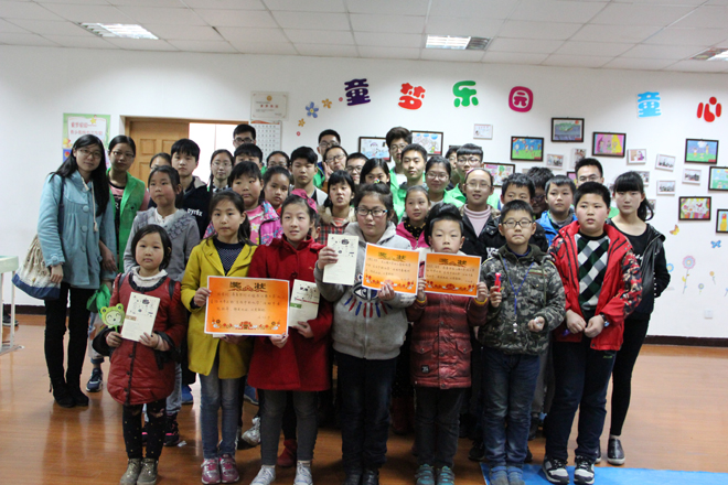 【化工学院】化学知识进社区，生活常识慧少年 ——记化工学院青少年化学实验科普行