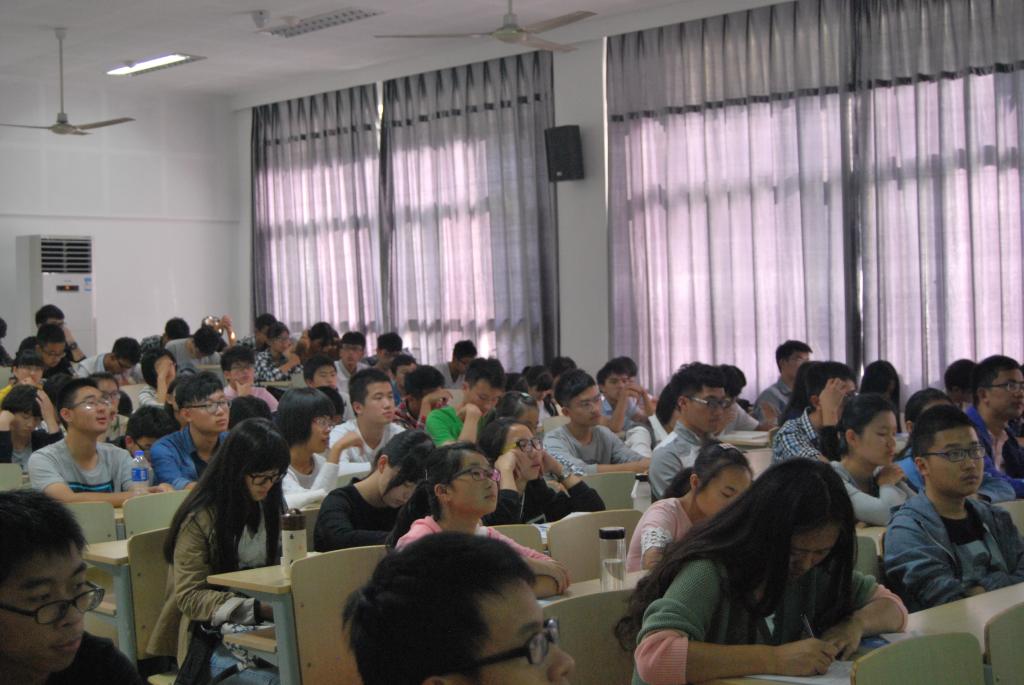 【理学院】快乐交往 幸福人生 ——我院为15级新生开展心理健康讲座